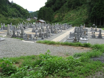 豊かな自然と落ち着いた雰囲気の寺院墓地