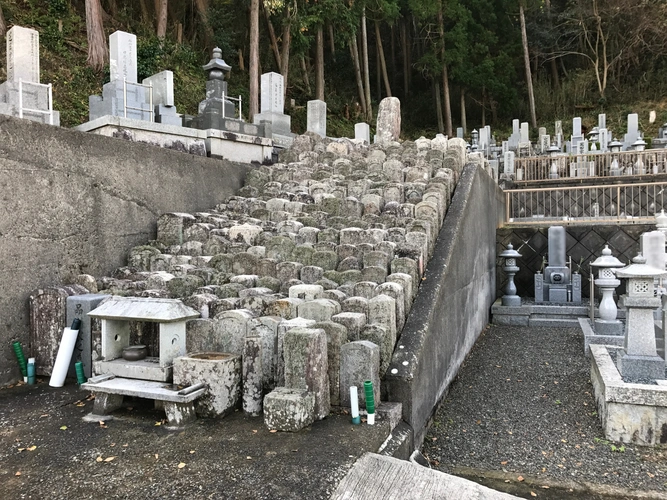 本行寺霊園 