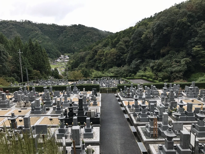 東窟寺霊園 