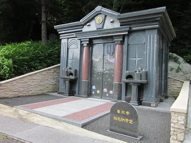 尼崎市 無碍光山 善照寺 鵯越墓園内 納骨堂