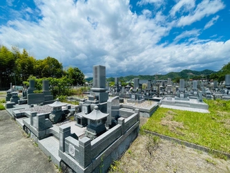 明るい雰囲気の霊園