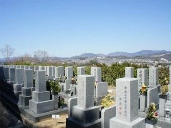 川西市にある民営霊園