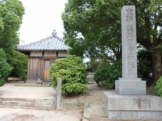 豊かな自然と落ち着いた雰囲気の寺院墓地