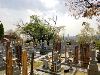 大阪、神戸を一望できる霊園