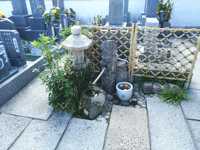 光明寺墓地 永代供養墓 水汲み場の写真