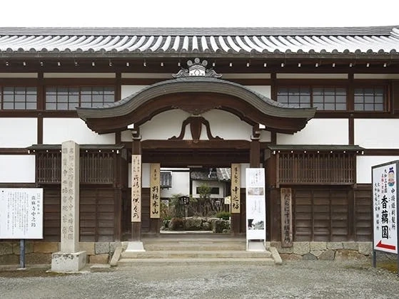 葛城市 當麻寺 中之坊永代供養墓「みちびき」