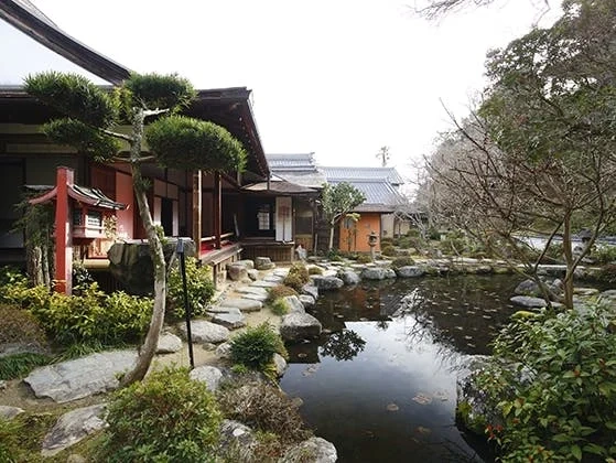 當麻寺 中之坊永代供養墓「みちびき」 