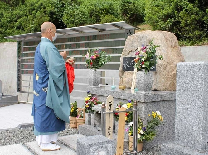 壷阪山霊園