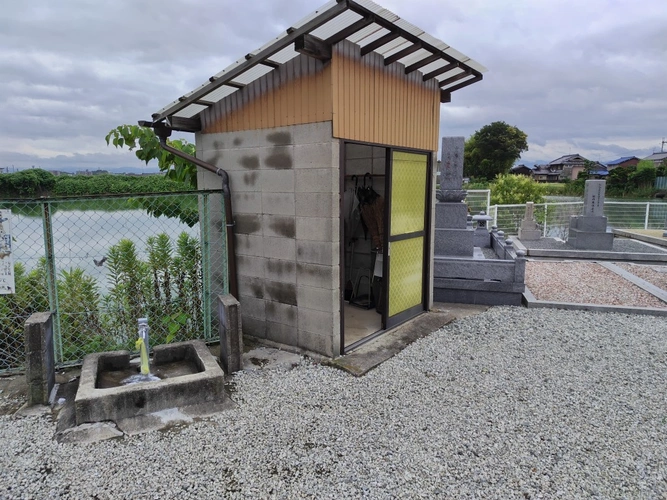 西方寺　良福寺奥院墓地 水汲み場の写真