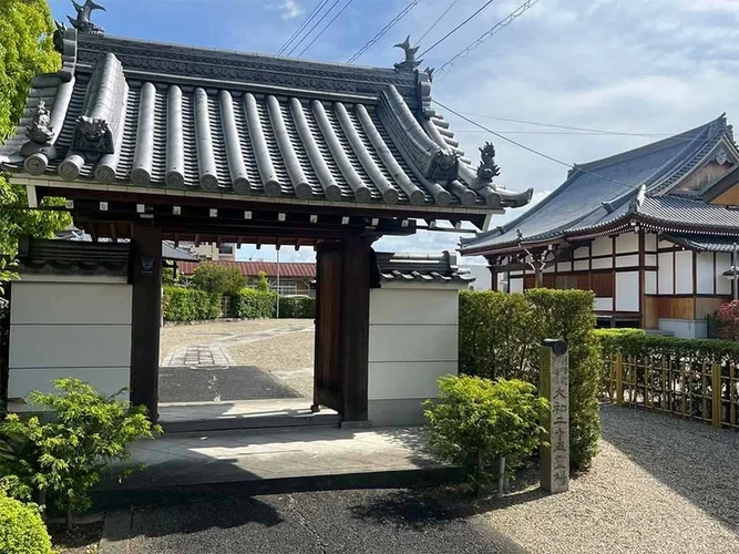 大和郡山市 洞泉寺墓地