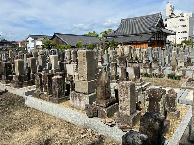 大和郡山市 洞泉寺墓地