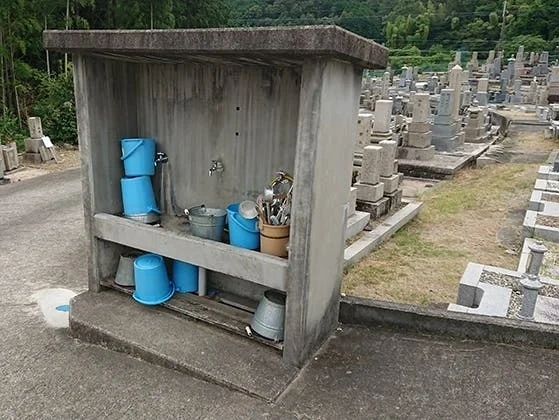 穴虫西共同墓地 水汲み場の写真