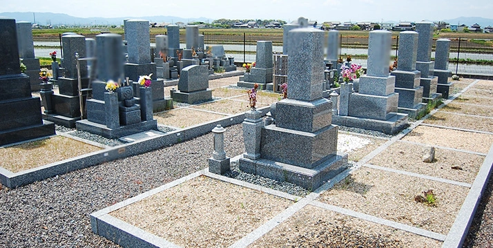  矢島墓地