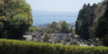 豊かな自然と落ち着いた雰囲気の霊園