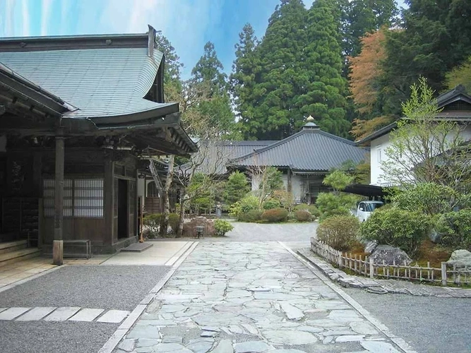 高野山 奥の院 永代供養墓「佛舎利宝塔」 