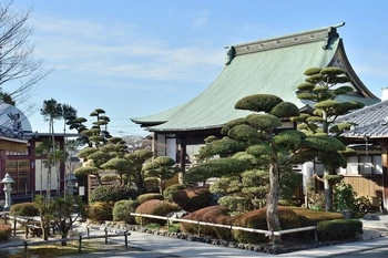 宗教不問の寺院墓地