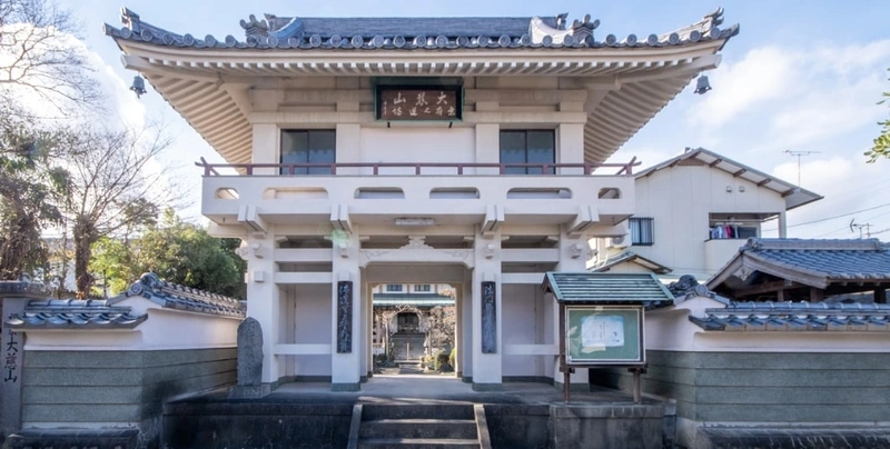 報恩寺 永代供養墓・樹木葬 山門