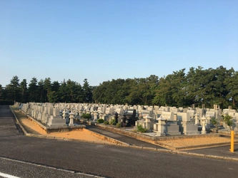 永く続く自然の中で大切な方を偲ぶ