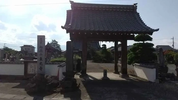 笛吹市にある寺院墓地