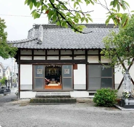 中央市にある寺院墓地