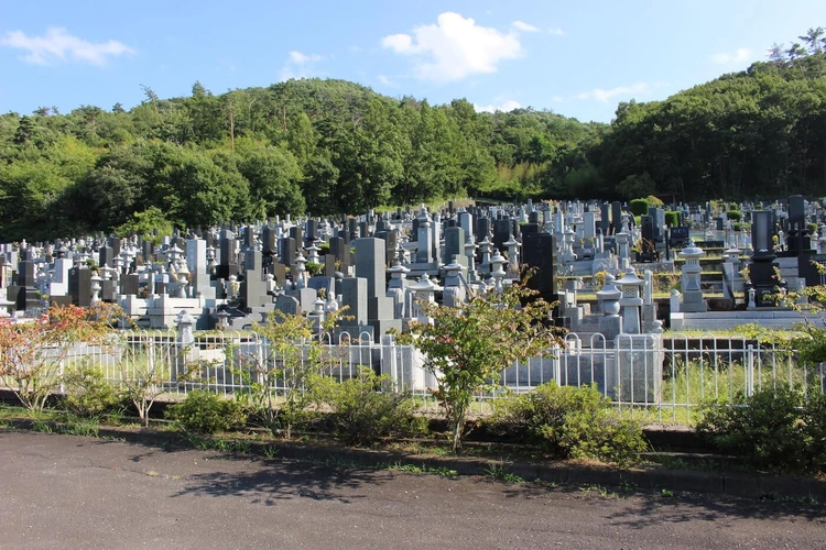 東御市 小牧山霊園