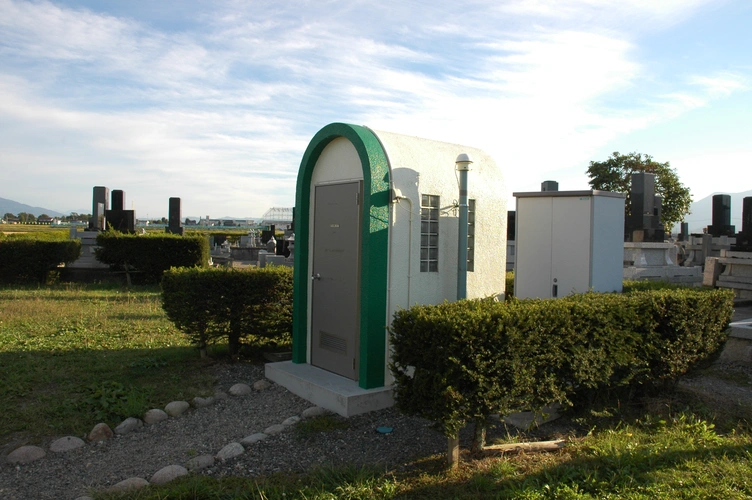 安曇野市営 上沢霊園 トイレの写真