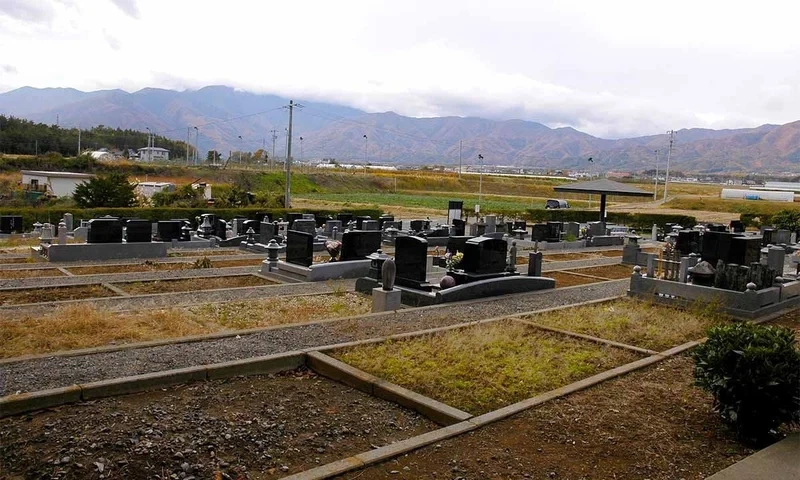 南箕輪村営 泉の森墓地公園 