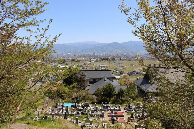 上水内郡飯綱町 天照寺墓地