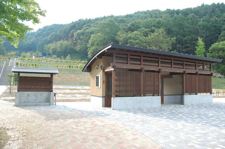 山形村営 なろう原霊園 トイレの写真