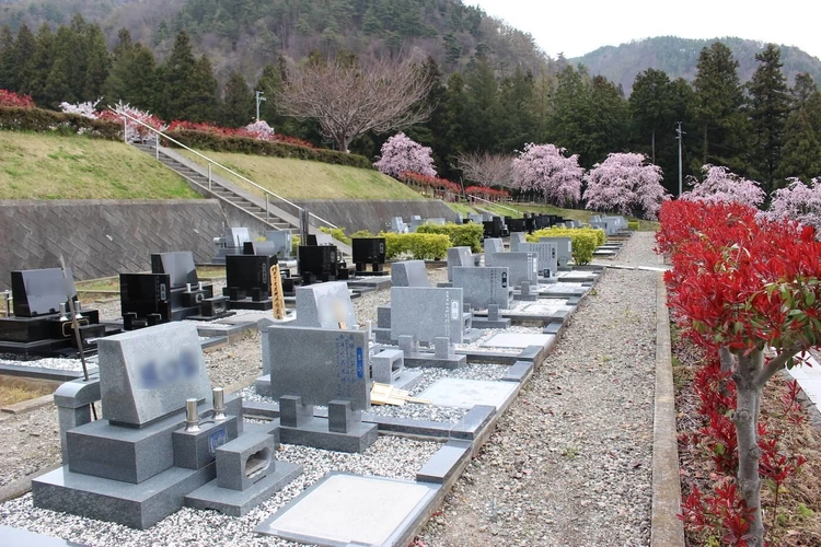 千曲市 雁塚霊園「桜花苑」