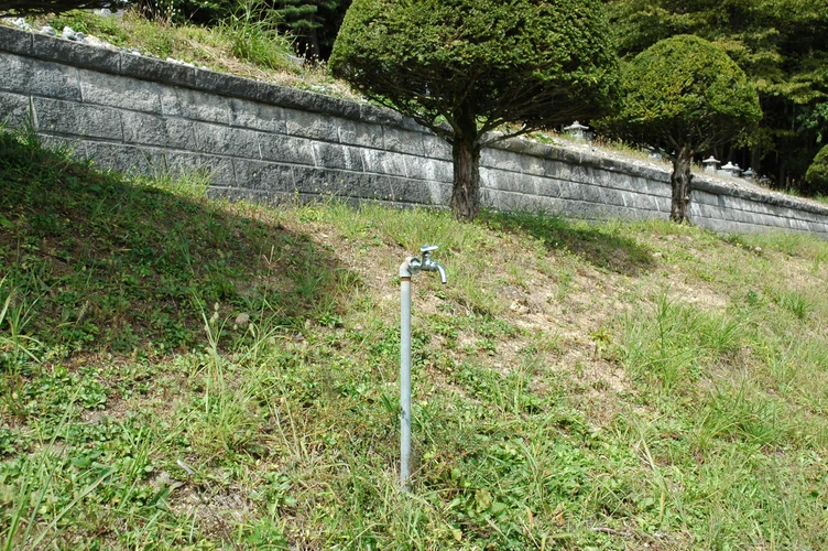 伊の神公園墓地 水汲み場の写真