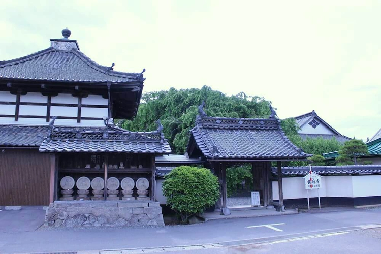 典厩寺墓地