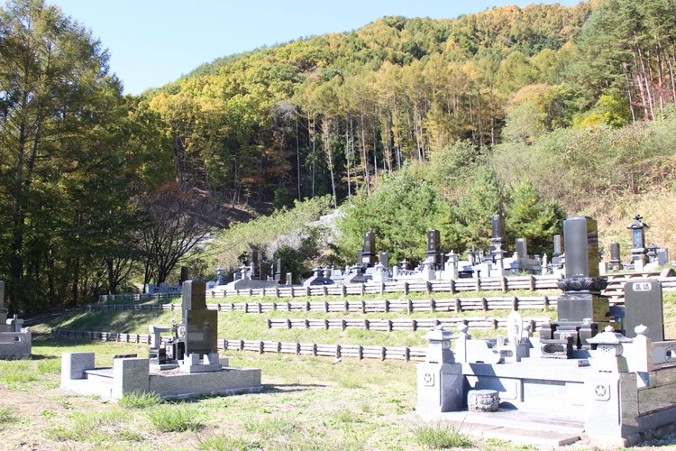 茅野市 長和町大桜墓地公園