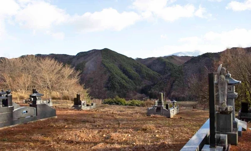 茅野市 長和町大桜墓地公園