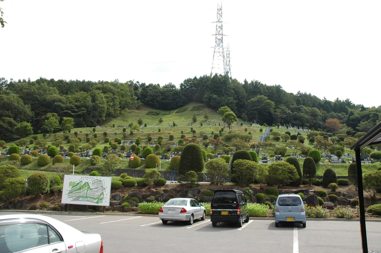 塩尻市営 塩尻市東山霊園 駐車場の写真