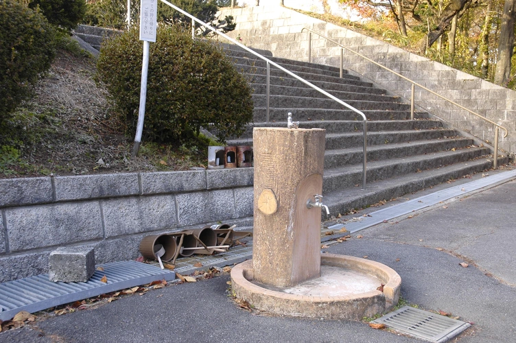 岡谷市営 内山霊園 水汲み場の写真