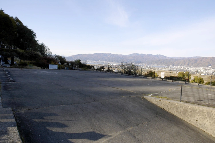 諏訪市営 大熊墓地 駐車場の写真