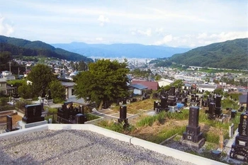 岡谷市にある寺院墓地