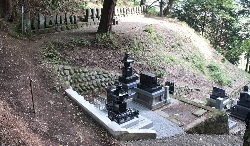 諏訪郡富士見町 安国寺 杜の墓地