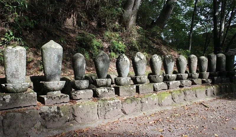 諏訪郡富士見町 安国寺 杜の墓地