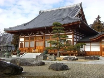 上田市にある寺院墓地