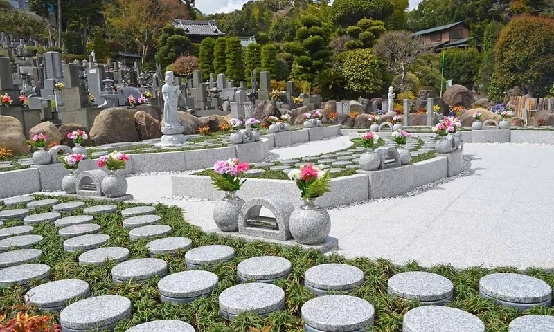 いずみの郷ゆがわら樹木葬墓地 