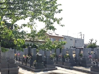 バリアフリー設計の寺院墓地