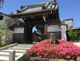 半田市にある寺院墓地