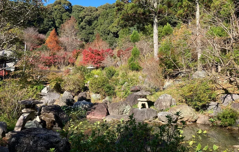 「愛樹木葬」花の寺豊川萩樹木葬墓地 境内