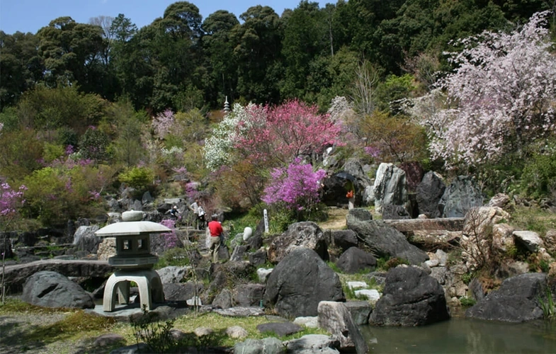 「愛樹木葬」花の寺豊川萩樹木葬墓地 境内