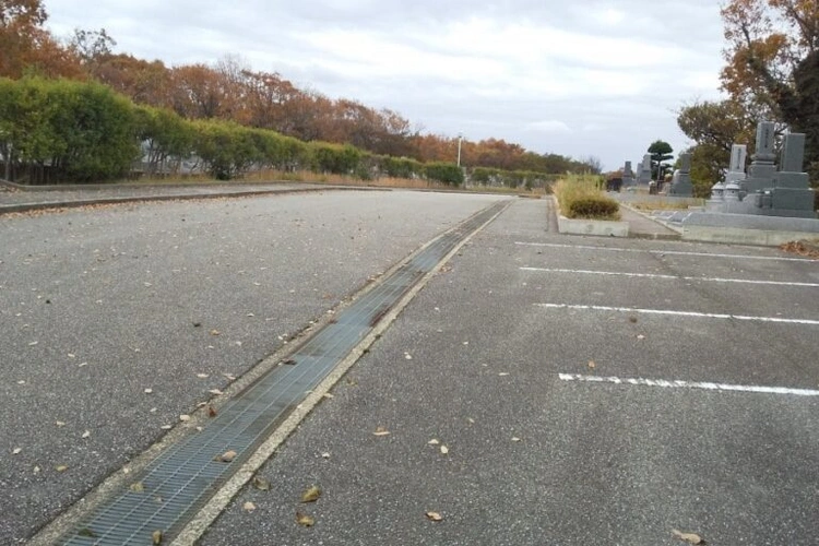 羽咋市営 墓地公苑 駐車場の写真