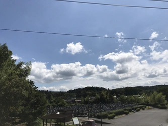 豊かな自然と落ち着いた雰囲気の公営霊園