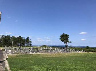 明るい雰囲気の公営霊園