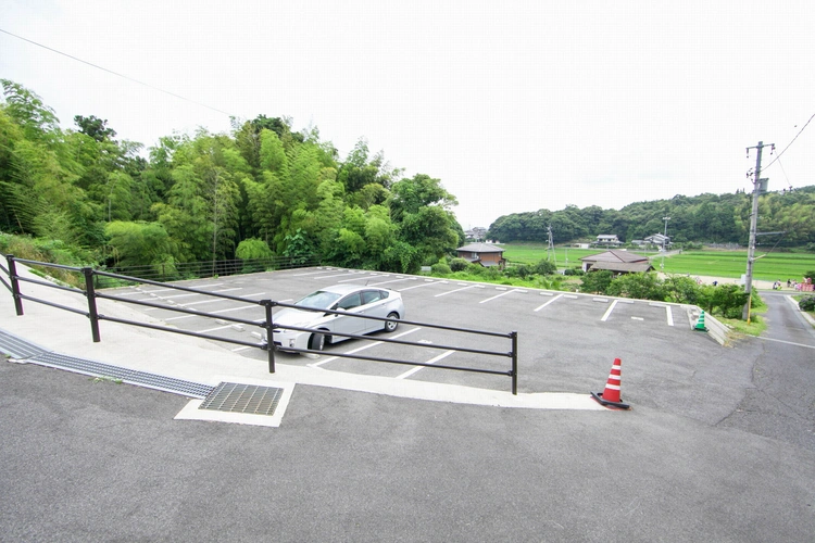 蓮光寺 駐車場の写真